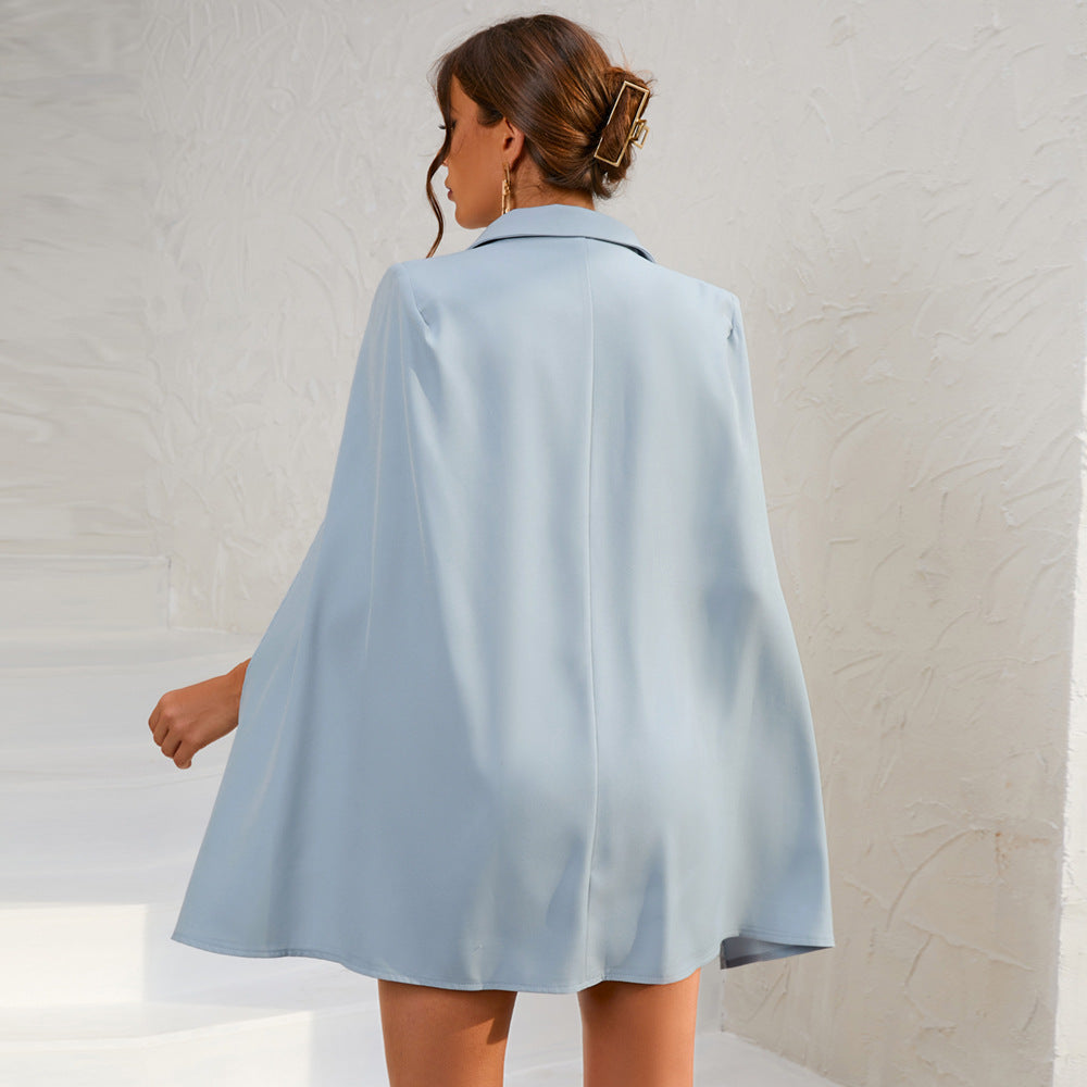 Robe Mini Blazer Cape Chic avec Ceinture et Accents Dorés