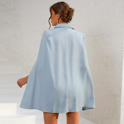 Robe Mini Blazer Cape Chic avec Ceinture et Accents Dorés
