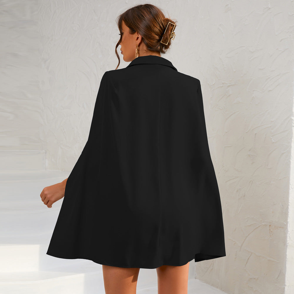 Robe Mini Blazer Cape Chic avec Ceinture et Accents Dorés