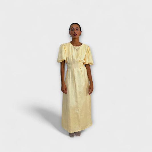 Josephine - Robe Maxi Jaune Beurre Aérée pour Événements d'Été