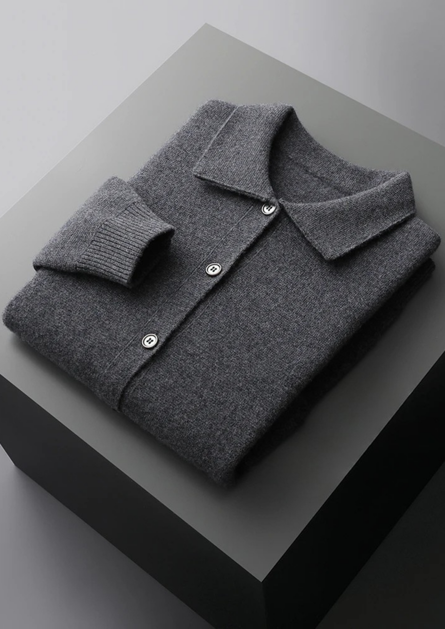 Cardigan pour hommes à boutons avec poches à rabat pour un style superposé élégant