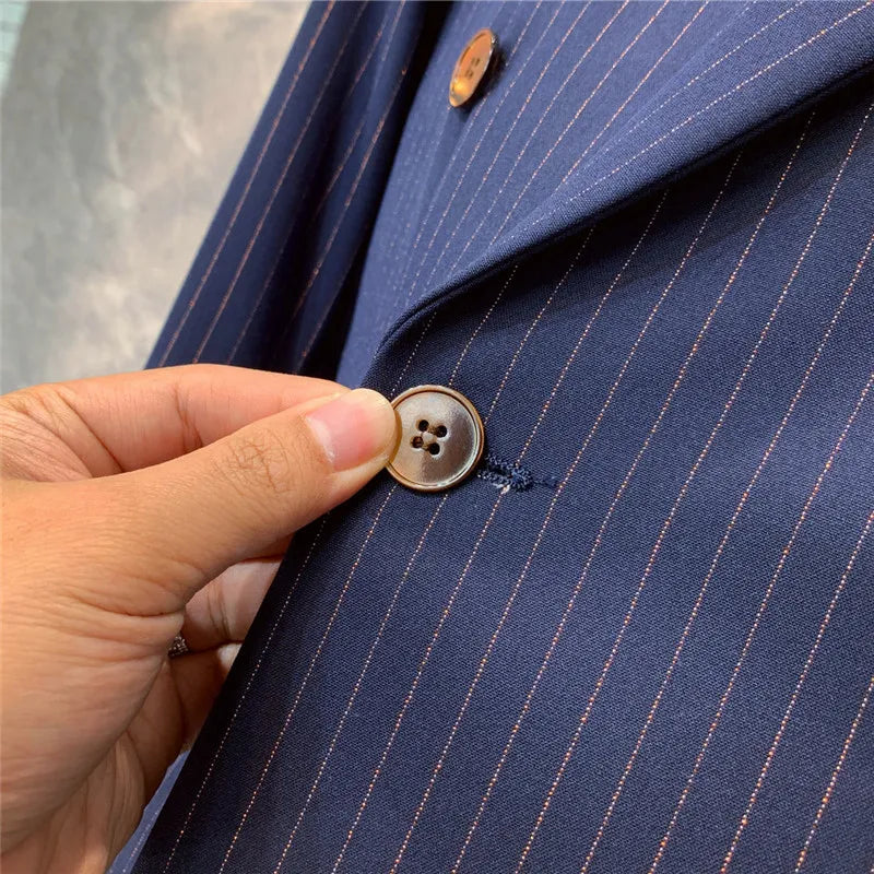 Costume à Rayures Bleu Marine pour Homme - Tenue Formelle Élégante pour Événements Professionnels et Soirées