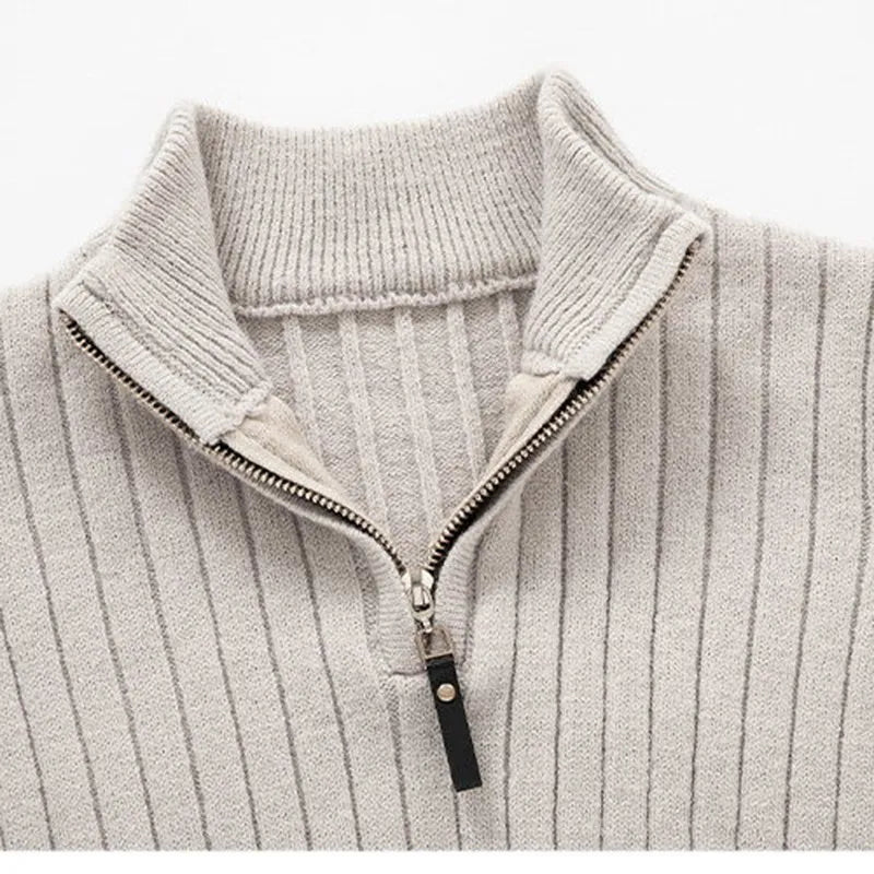 Pull à col zippé mi-haut pour hommes en teintes neutres pour un style élégant