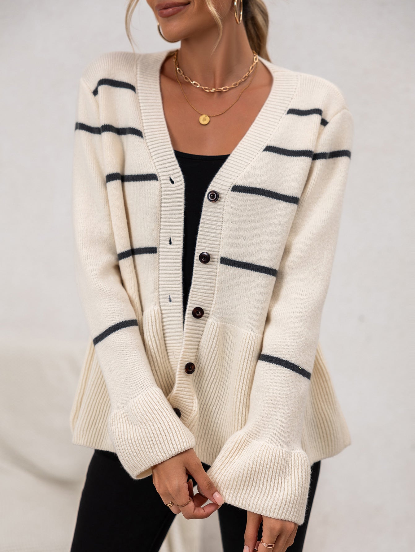 Cardigan Rayé Chic pour un Usage Quotidien