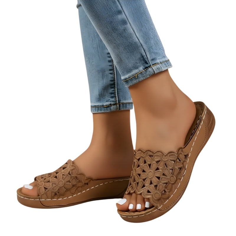 Sandales à plateforme pour femmes avec découpes florales pour les sorties d'été