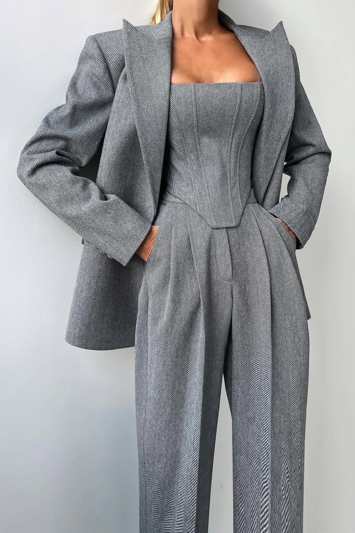Costume Femme Chic en Trois Pièces : Blazer, Corset, Pantalon Large pour Occasions Élégantes